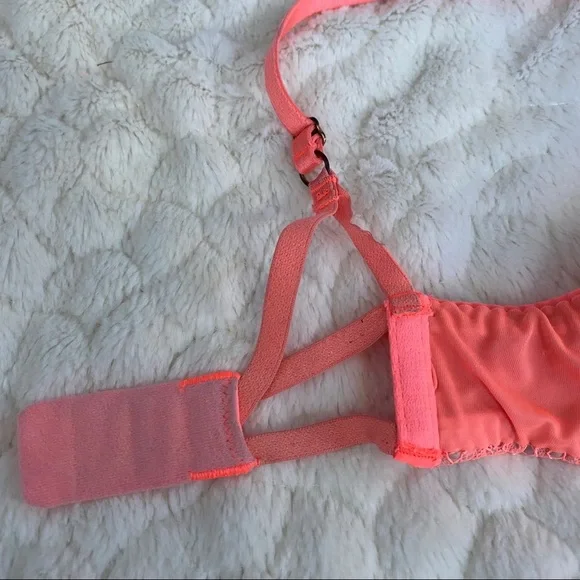 Victoria Secret Bombshell Lace Plunge Push Up Bra
